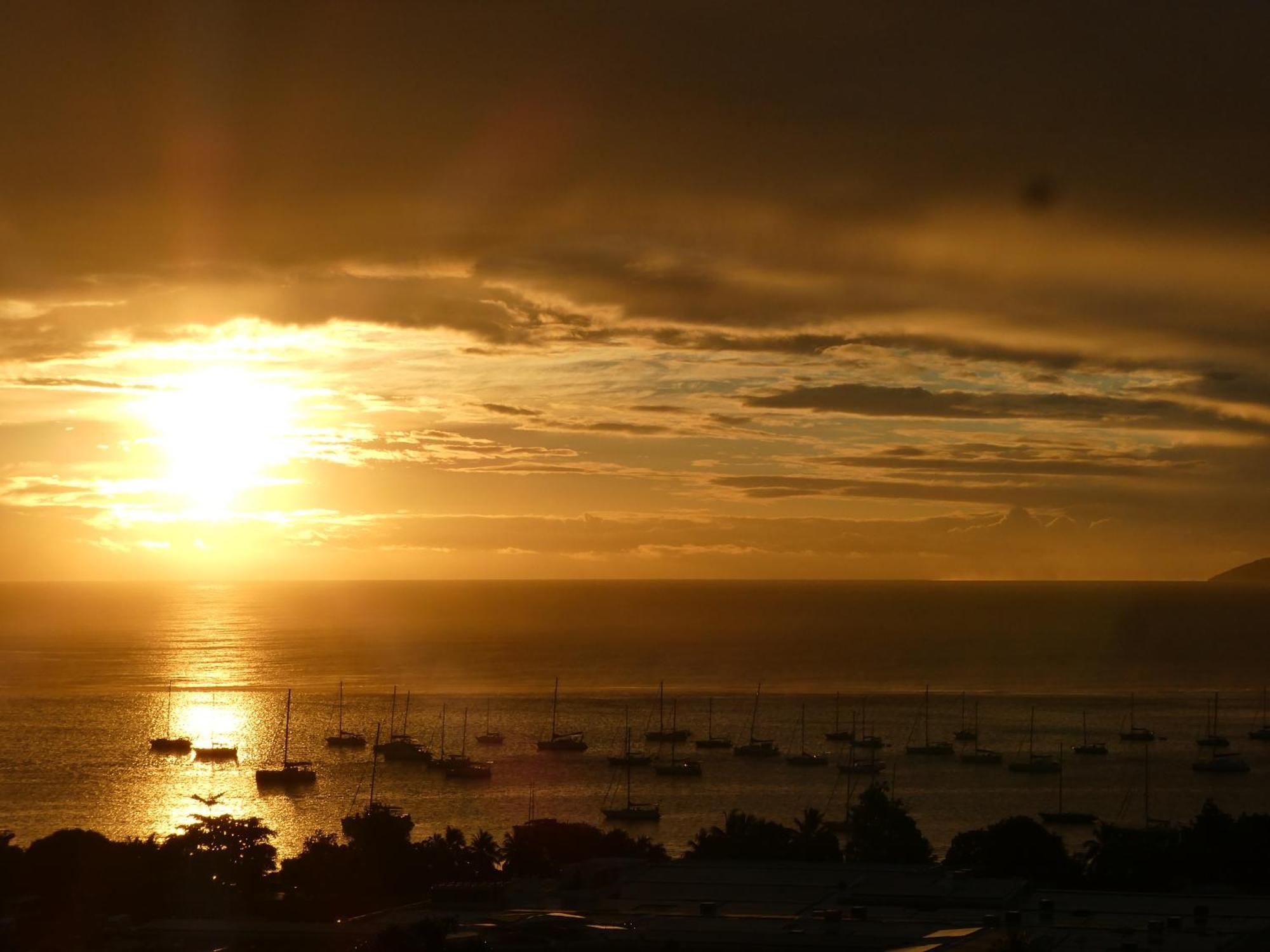 Maeva Sunset View Hotel Punaauia  Bagian luar foto