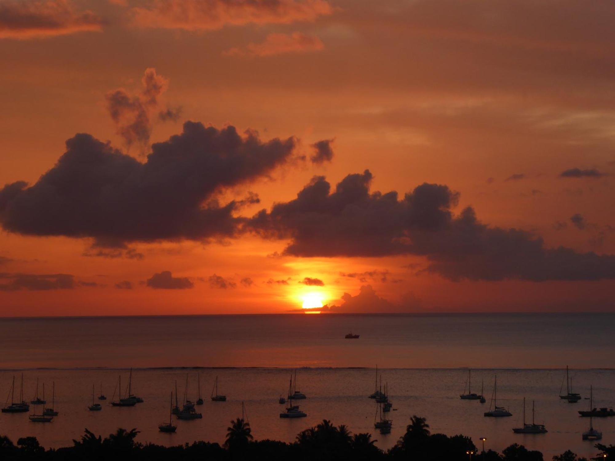 Maeva Sunset View Hotel Punaauia  Bagian luar foto